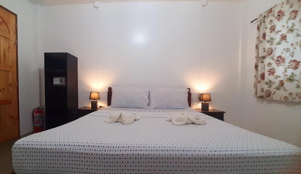A&C Aquino's Guesthouse - Moalboal Extérieur photo