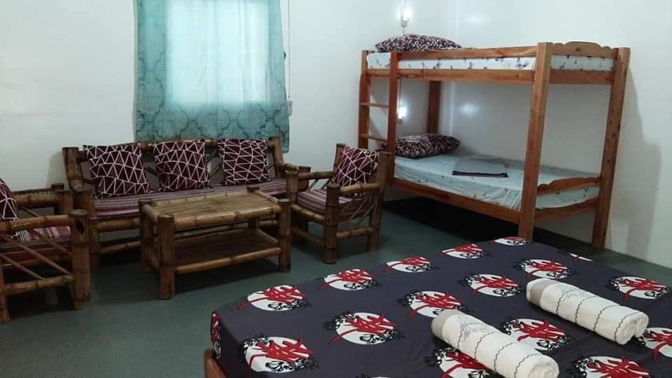 A&C Aquino's Guesthouse - Moalboal Extérieur photo